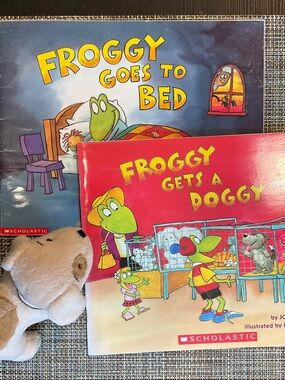 2 Froggy books and a stuff dog.🐕